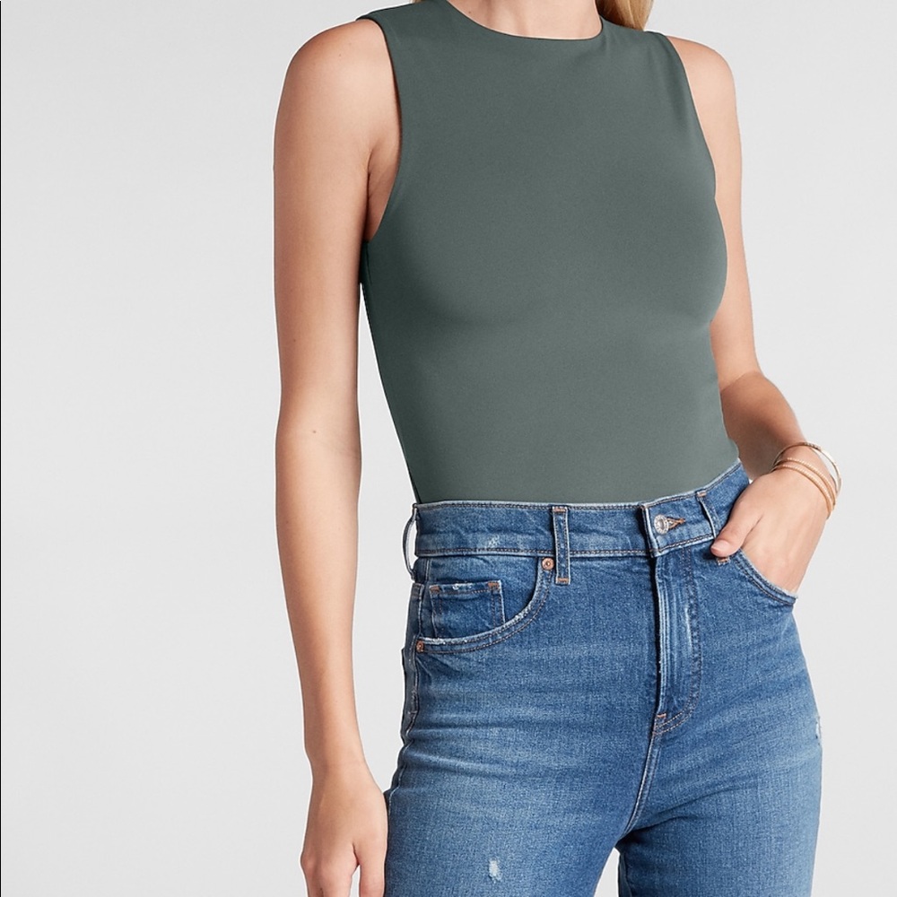 NWT Cream Express Body Contour Collection crewneck tank!